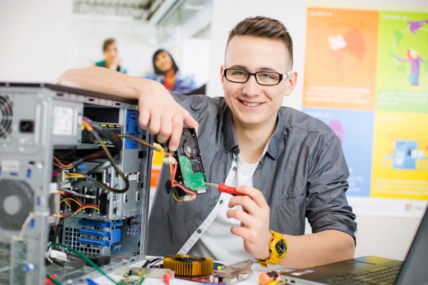 Компьютерный техник