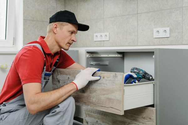 Сборщик мебели