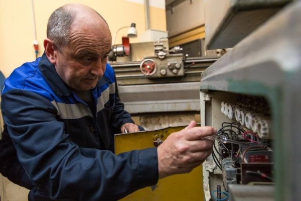 Слесарь деревообрабатывающих станков