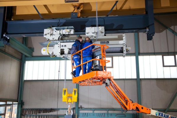 Слесарь по ремонту подъемников