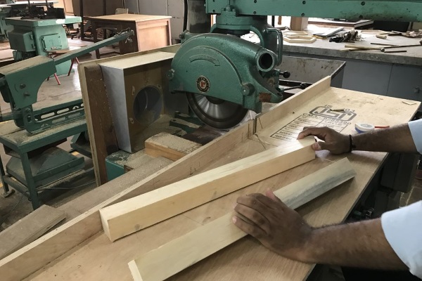 Станочник деревообрабатывающих станков