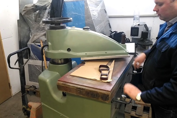 Вырубщик заготовок и изделий