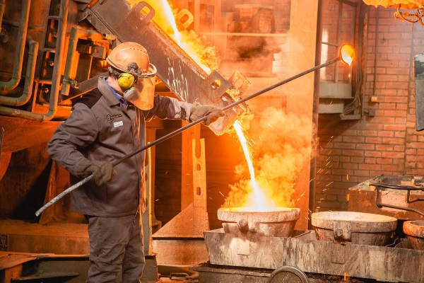 Литейщик цветных металлов